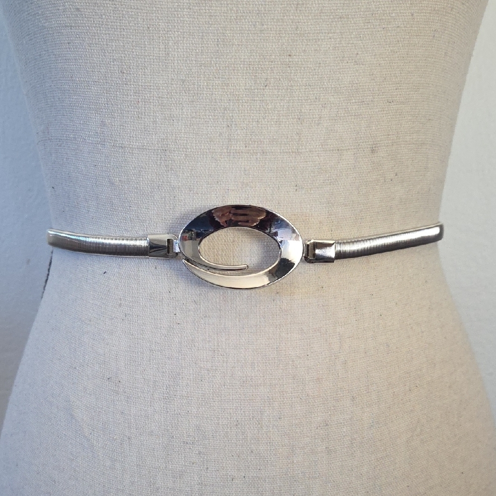 Silver Oval Metal Waist Belt - Women's Accessory - Picture 2 of 6